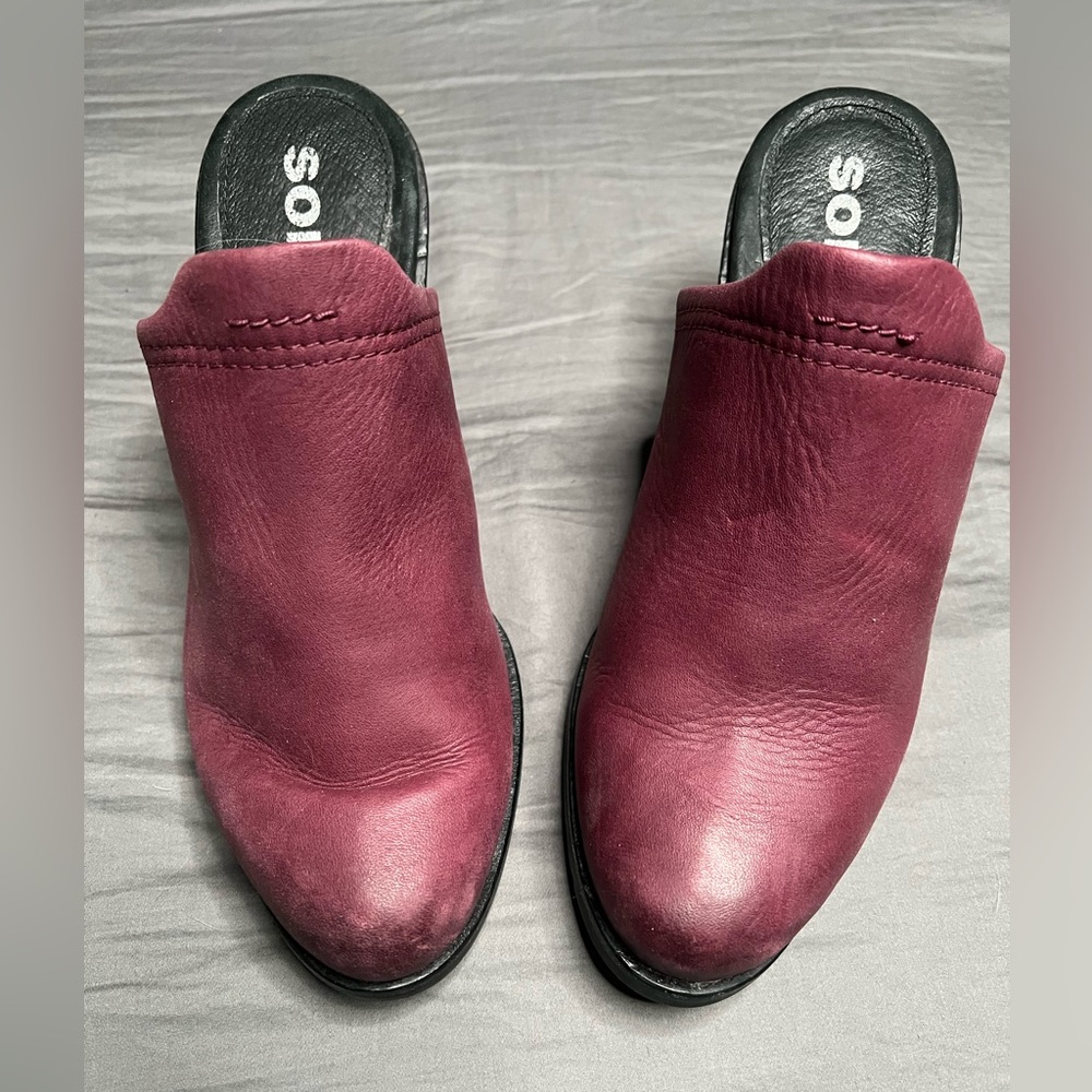 Sorel Maroon/Black Leather Mules